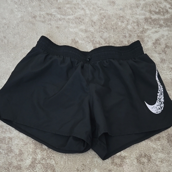 Nike Running Dri-FIT Swoosh mid-rise brief-lined shorts in black Size Small - Picture 2 of 5